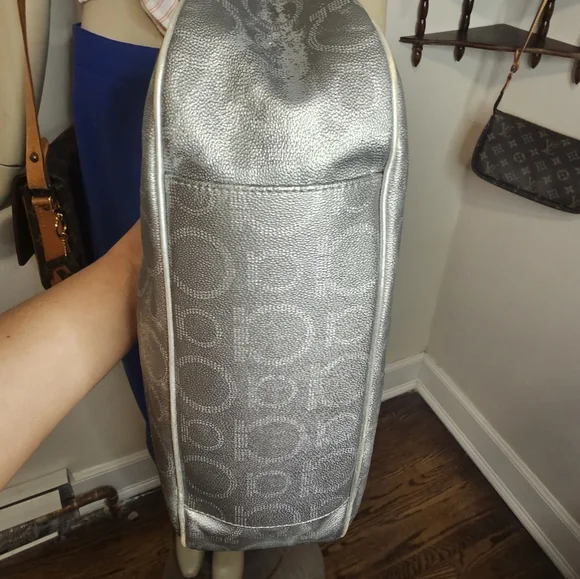 Salvatore Ferragamo Gancini Shoulder or hobo Bag. - Picture 8 of 15